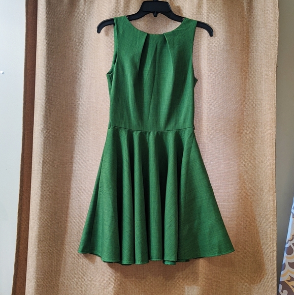 Closet Dresses & Skirts - Closet Emerald Vintage Inspired Dress